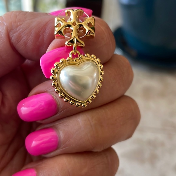 ❌Price Drop ❌NWT TORI BURCH MOTHER OF PEARL HEART DROP EARRINGS . - Picture 5 of 7